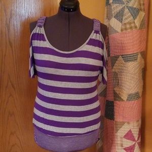 🌻🌻Purple and Grey XL‎ Cold-Shoulder Tee🌻🌻